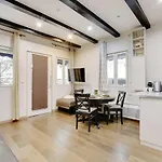 Charming Apt In An Exceptional Location In The Heart Of Paris -Louvre